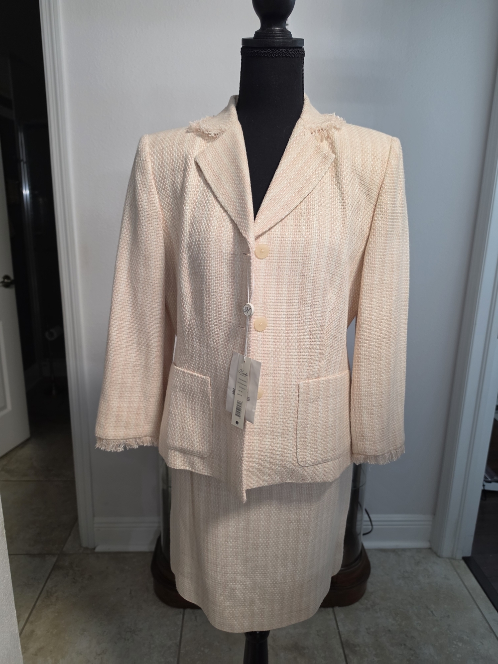 Nicola Italy Vintage 2-Piece Pastel Pink Tweed Skirt Suit Set - Size 8